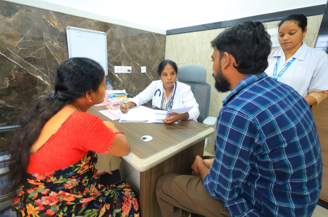 Eye refraction test for a patient